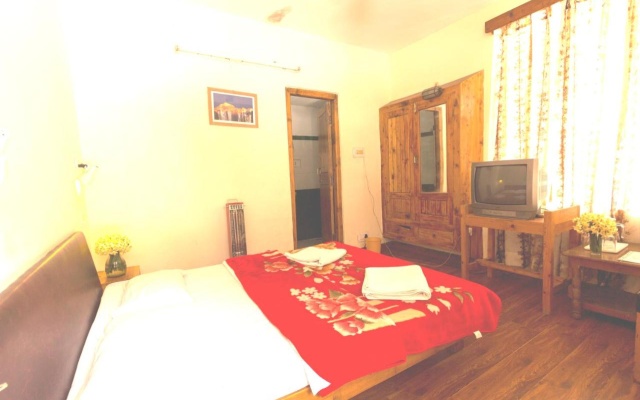 Tourist Hotel