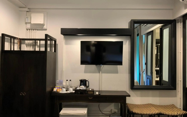 99 The Gallery Hotel