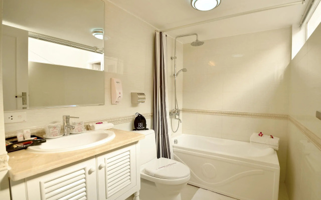 Calypso Premier Hotel