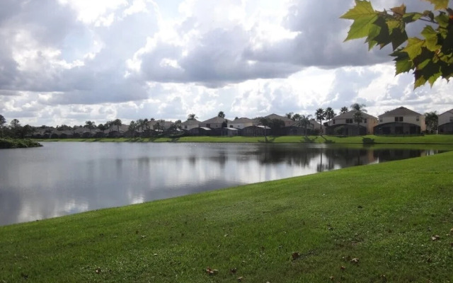 Lake Berkley Lake Front Oasis - Three Bedroom Home