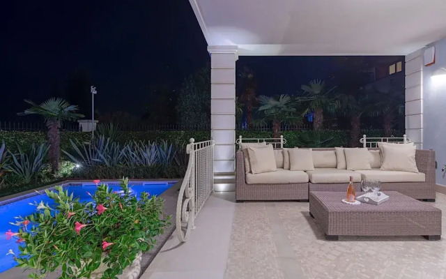 Luxury Lakefront Catullo with pool