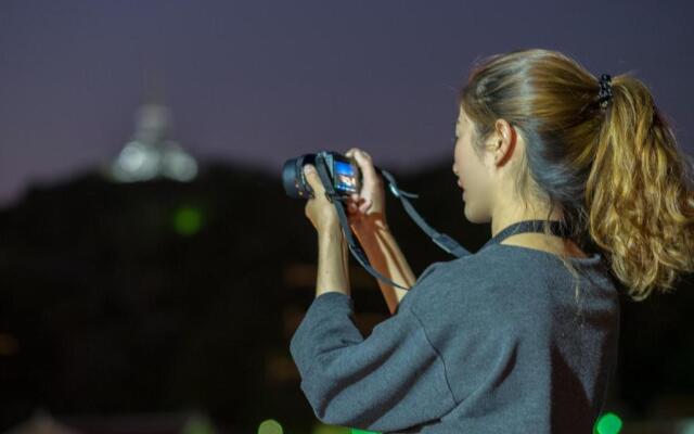 Chedi View Hostel & Rooftop Bar