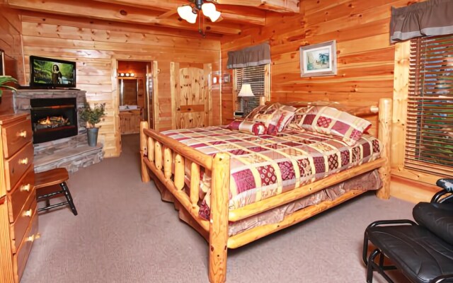 Hullabaloo - Four Bedroom Cabin