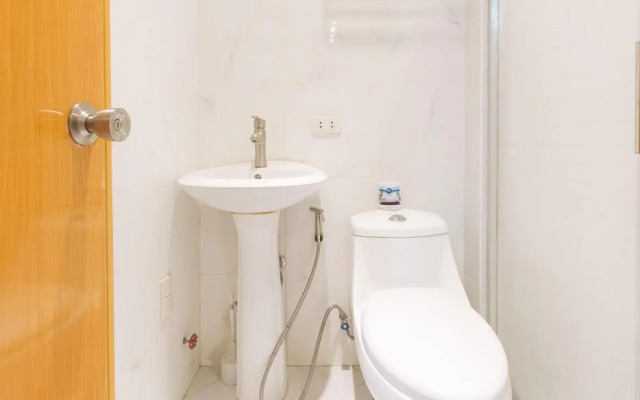 RedDoorz @ Sun Miles Condominium