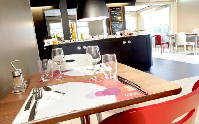 Kyriad Direct Le Bourget - Gonesse