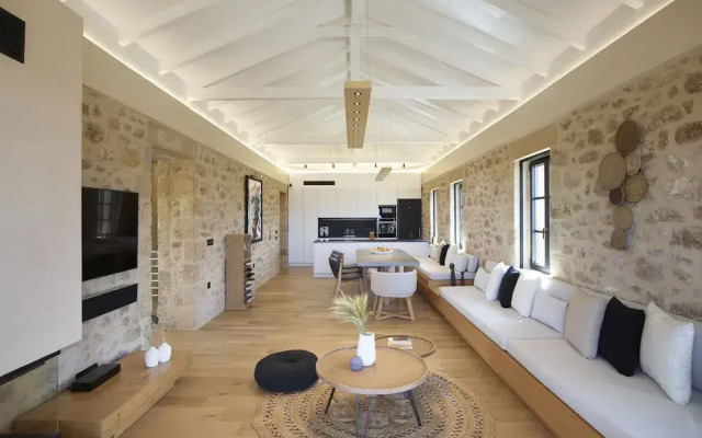 Villa with outdoor pool for 8 persons
