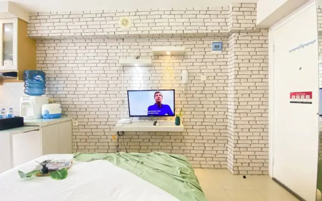 Homey And Comfy Studio At Bassura City Apartment Near Mall