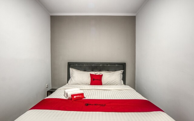 RedDoorz Plus @ Cideng Timur