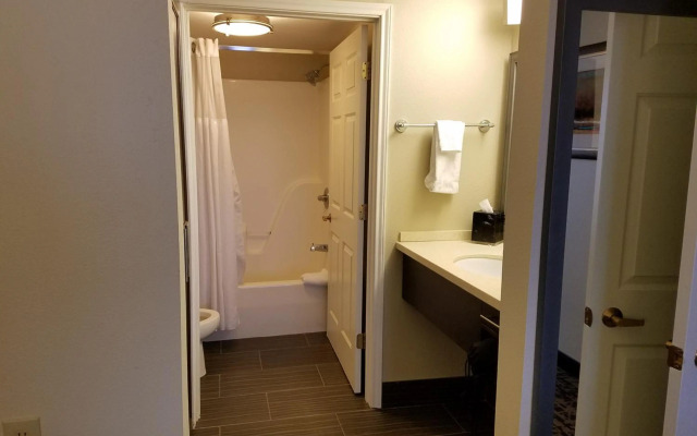 Staybridge Suites Indianapolis-Fishers by IHG