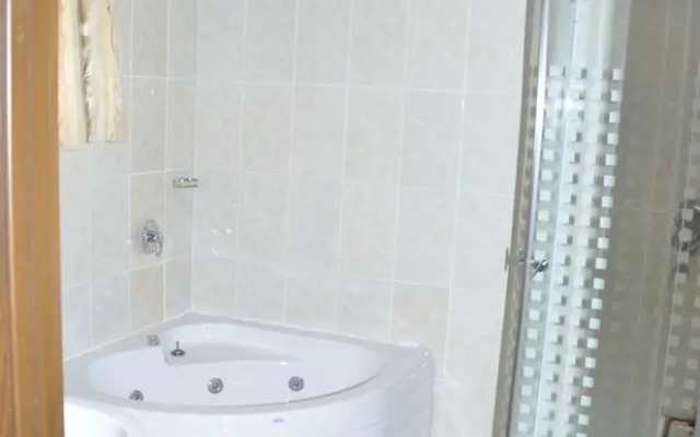 Residency Hotel Leophine House