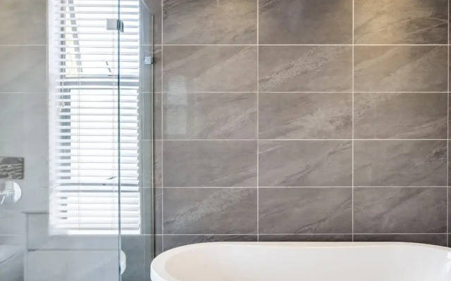 Tranquil Escape in Sea Point Aureto