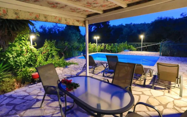 Villa Sevi in Loggos