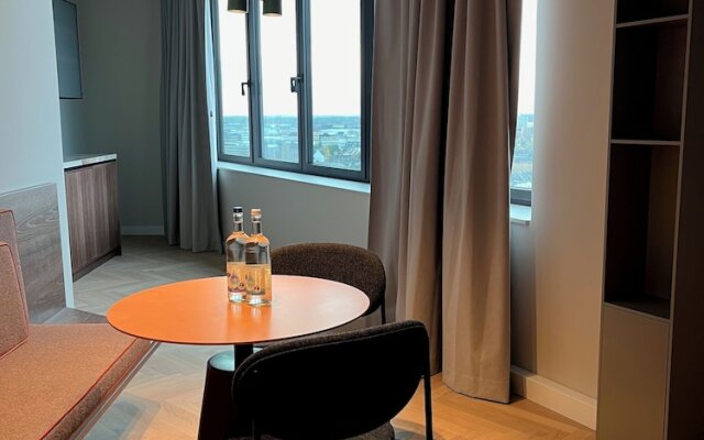 The Zipper Hotel & Apartments