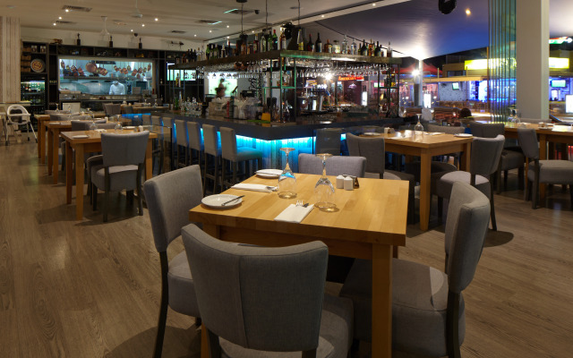 Отель Melpo Antia Hotel & Suites