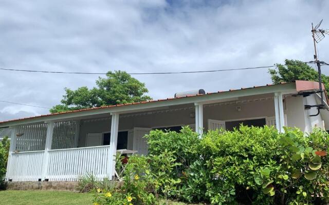 Bungalow de 2 chambres a Le Diamant a 50 m de la plage avec vue sur la mer jardin clos et wifi