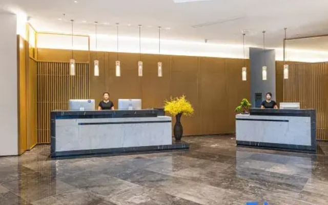 Jifeng International Hotel (Wanning High Speed Railway Station)