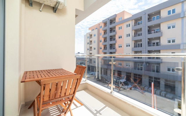 Spacious Modern New 48 m2 flat + free parking