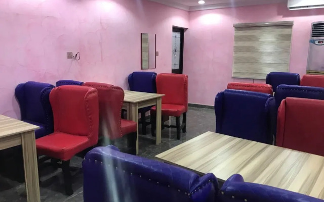 Royal Park Hotel and Suites