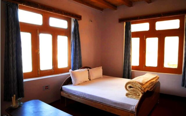 Omasila Hotel