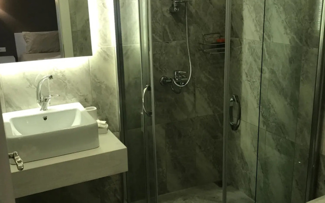 Hi̇mm Hotel