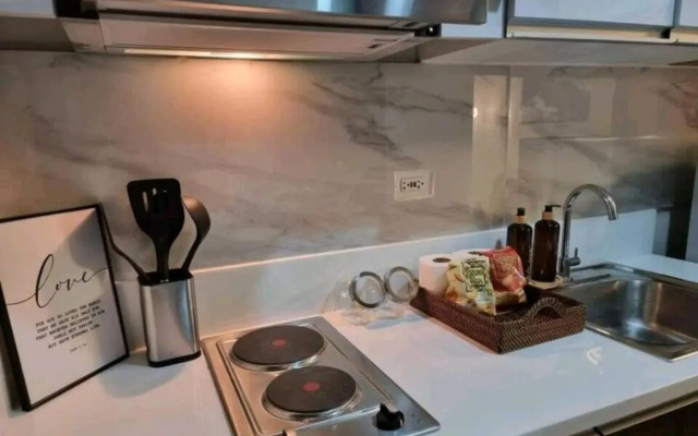 Air Residence Makati Elegant Design WiFi