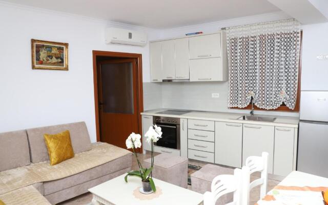 Downtown Apartment 2