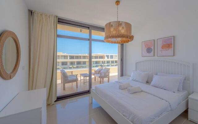 Modern 2-Bedroom Penthouse G-Cribs Pool view