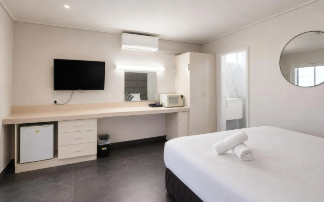Gladstone CBD Motel – Guest Rooms – Gladstone