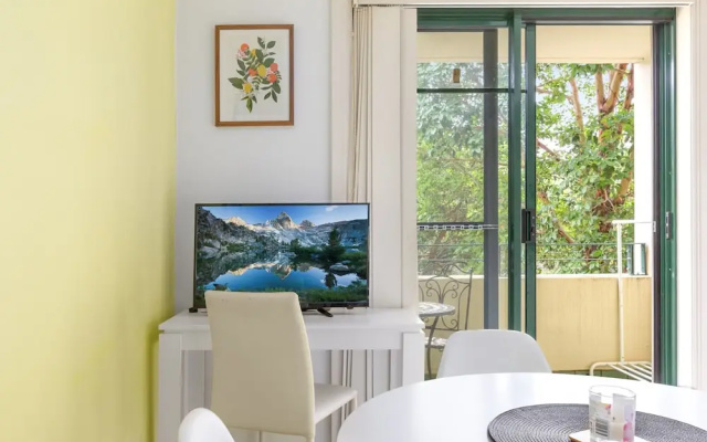 Serene Studio With Balcony in Prime Location – Balcony – Sydney