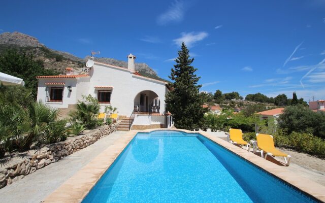Laura-29A - pretty holiday property with garden and private pool in Calpe