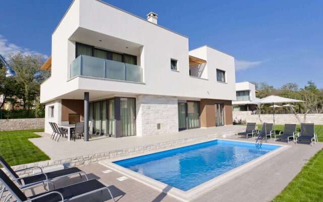 Luxurious Villa Novigrad With Swimming Pool