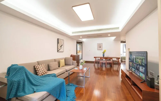 Tyms Premium 3BR 2BA Apt Walk to Metro