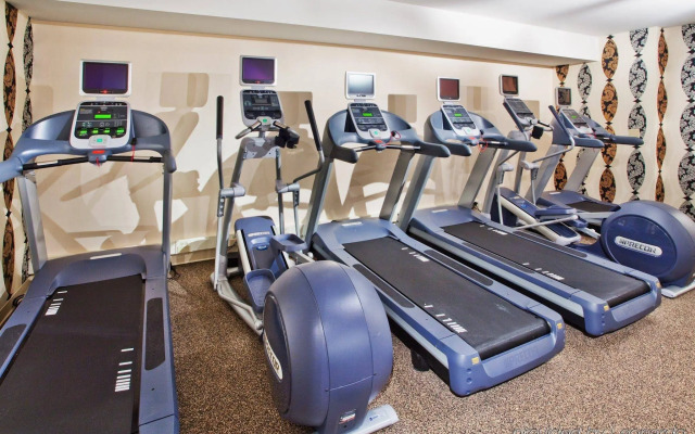 Crowne Plaza Charleston Airport - Conv Ctr by IHG