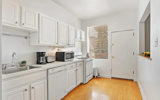 Feel at Home 2BR Apt - Buckingham 3