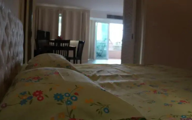 Pratumnak Executive Apartment