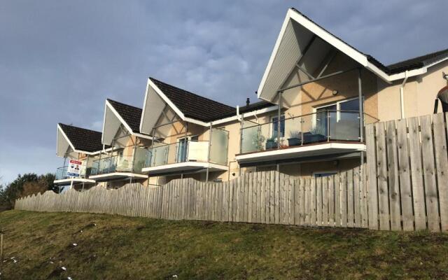 The Duplex Nairn- Spacious 3 Bedroom with sunny balcony