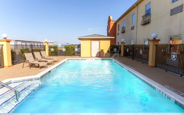 Lone Star Inn & Suites