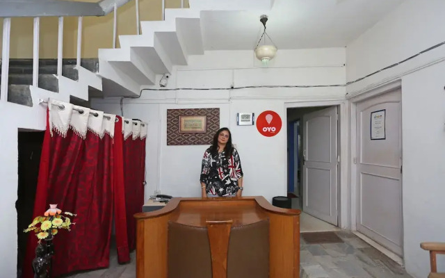 OYO 9009 near Railway Station