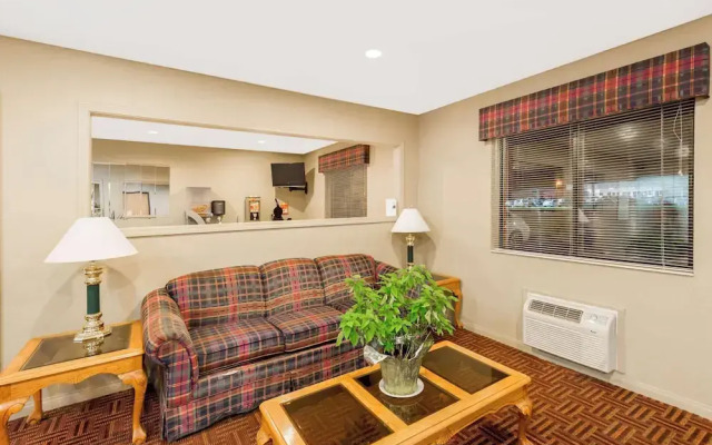 Super 8 by Wyndham Chanute