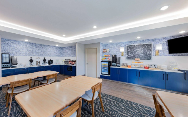 AmericInn by Wyndham International Falls