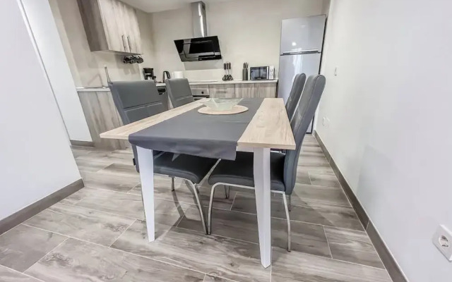 Modern Two Bedroom Apartment With Pool