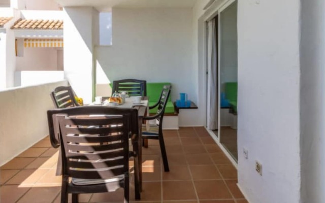 Apartment with 2 Bedrooms in Roses, with Pool Access, Enclosed Garden And Wifi - 2 Km From the Beach