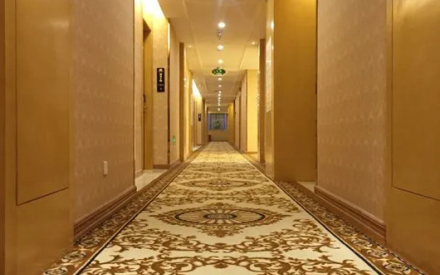 Vienna Hotel (Lingshan Liufengshan Pedestrian Street)