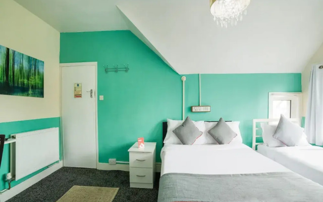OYO Devine Beach Hotel, Westcliff Southend-On-Sea