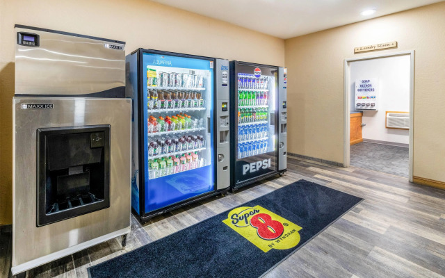 Super 8 by Wyndham Uniontown PA