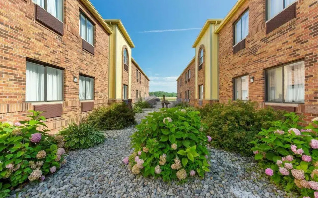 Quality Inn & Suites North