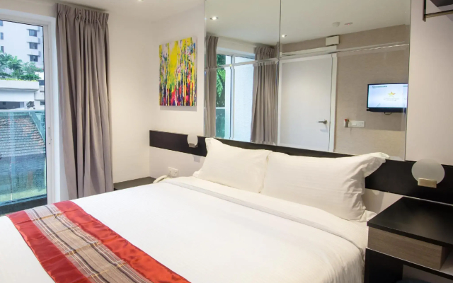 12FLY Hotel