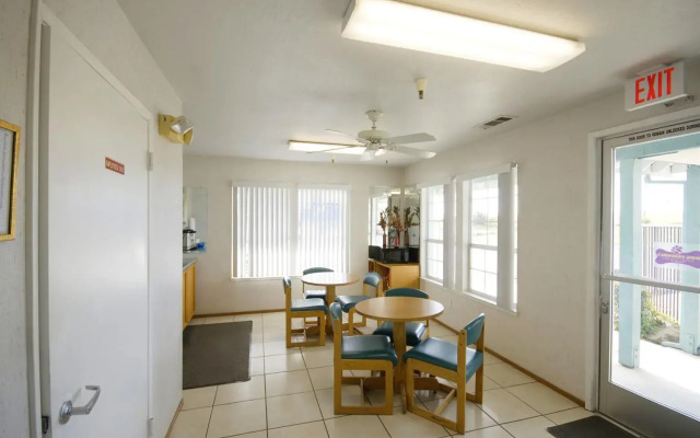 Americas Best Value Inn Dunnigan