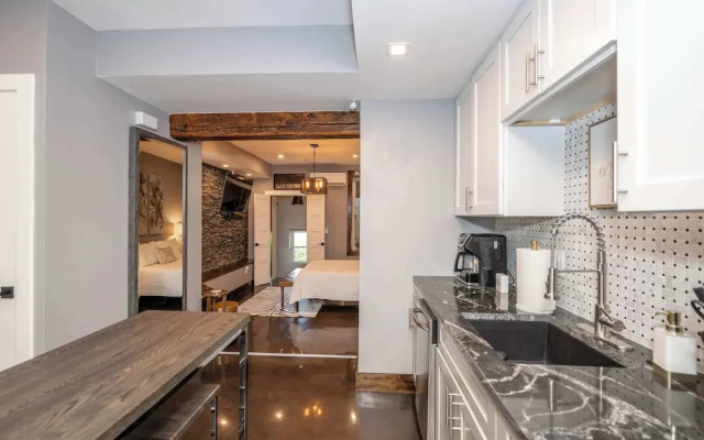 Luxury Mt. Adams Retreat Apt 1