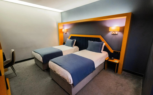 Roof 264 Hotel and Suites